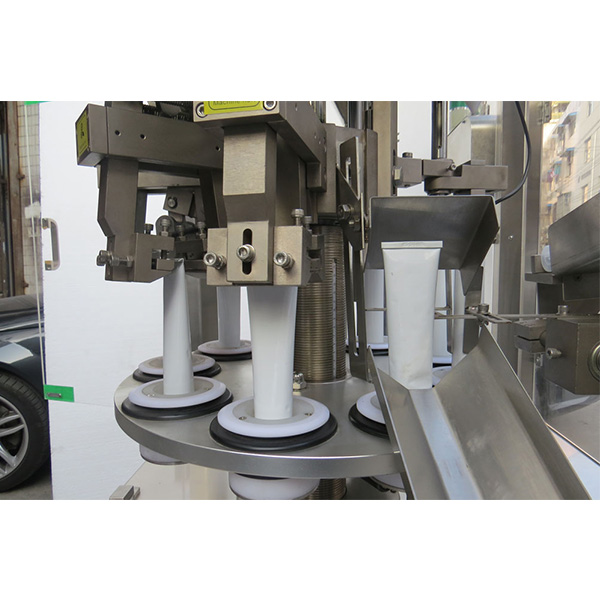 Plnicí stroj kosmetických trubic