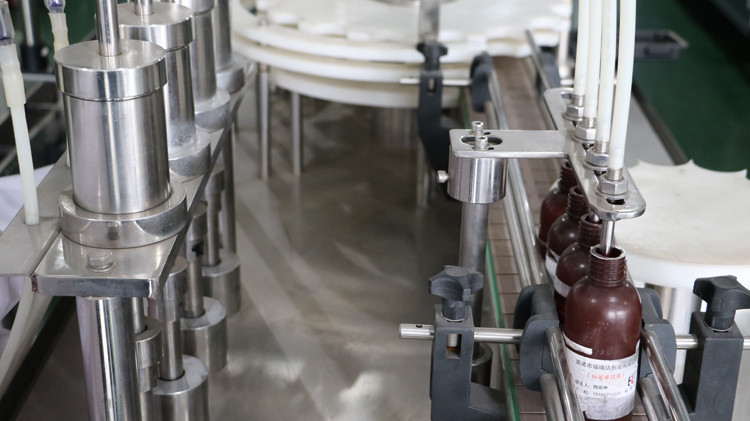 výroba 5 galonů plnící stroj na horký vosk plnící stroj sáček plnící těsnící stroj